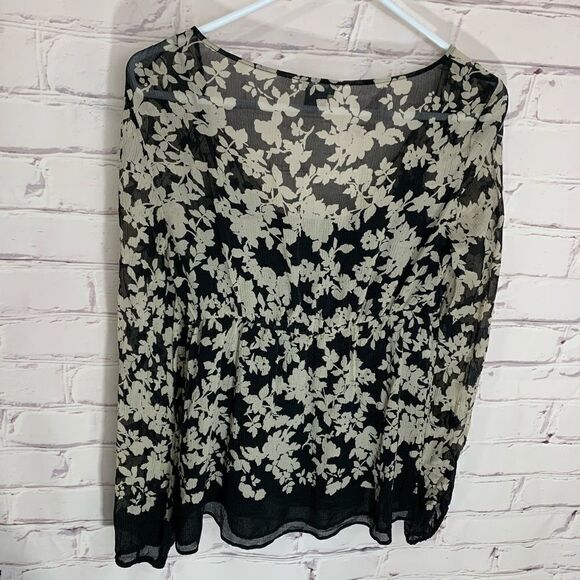 Ann Taylor size 8 (small/medium) flowy top - Picture 3 of 3